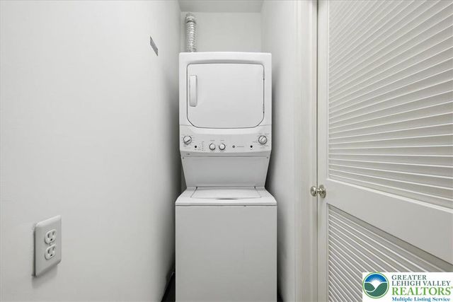 946 Nittany Court C221, South Whitehall Twp, PA 18104