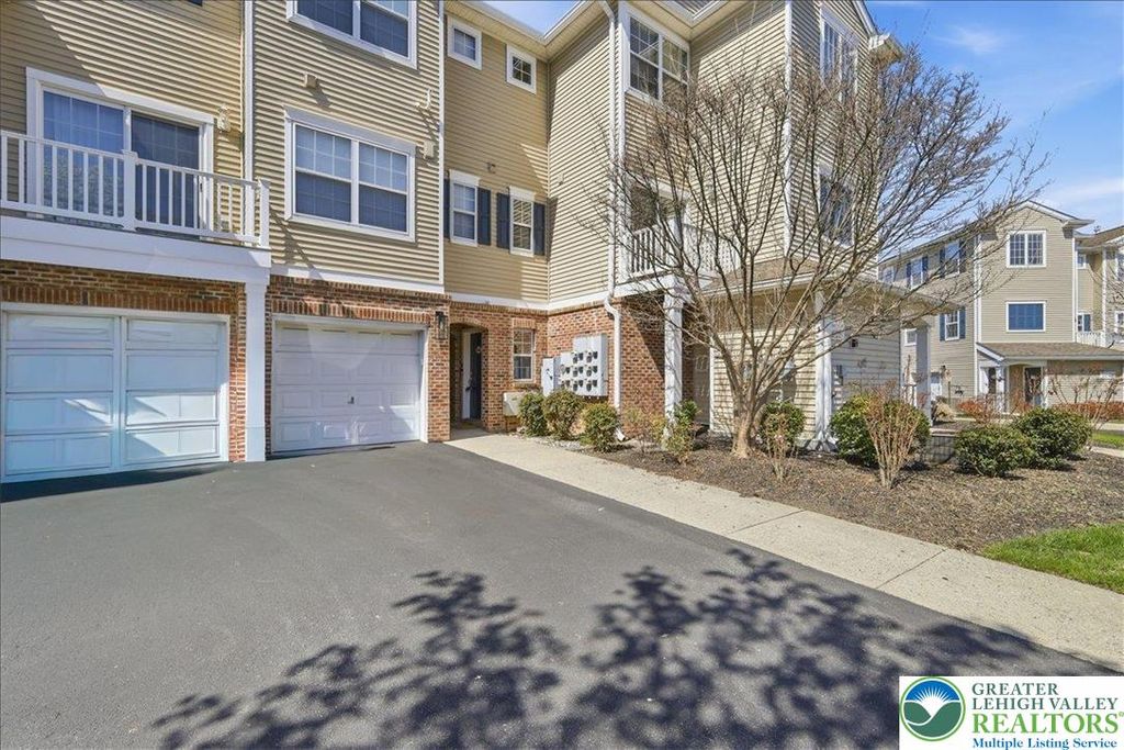 946 Nittany Court C221, South Whitehall Twp, PA 18104