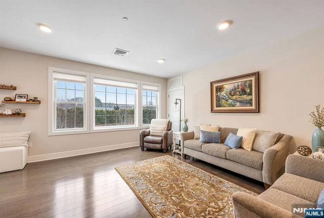 5201 Rio Vista Lane, Northvale, NJ 07647