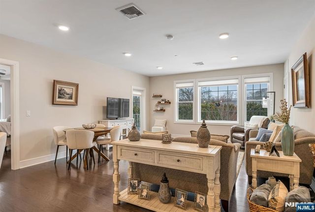 5201 Rio Vista Lane, Northvale, NJ 07647