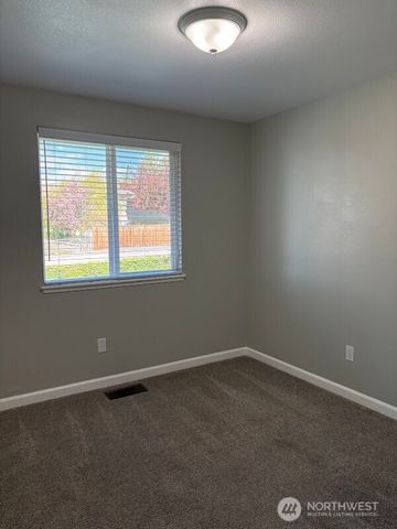 1104 NE 9th Street, East Wenatchee, WA 98802