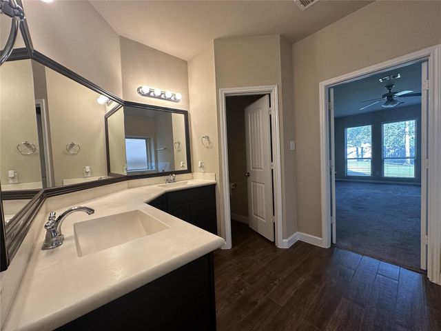 2438 Garden Falls Dr, Conroe, TX 77384