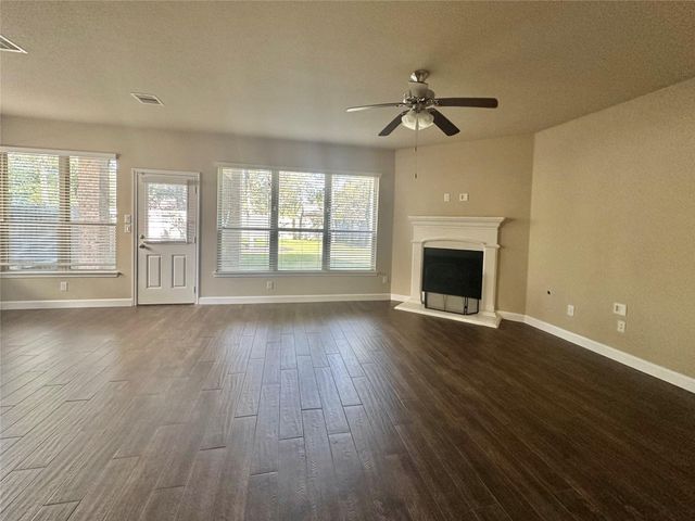 2438 Garden Falls Dr, Conroe, TX 77384