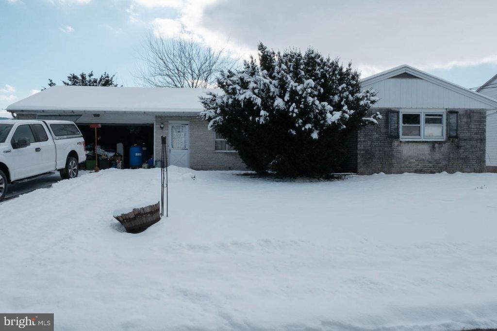 510 W FRANKLIN ST, Womelsdorf, PA 19567