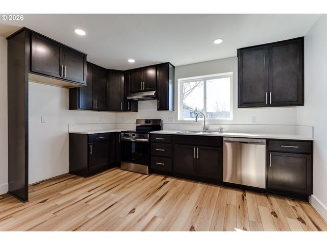 -1 S 41ST Pl, Springfield, OR 97478