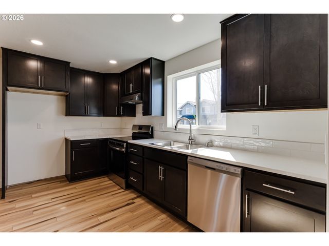 -1 S 41ST Pl, Springfield, OR 97478