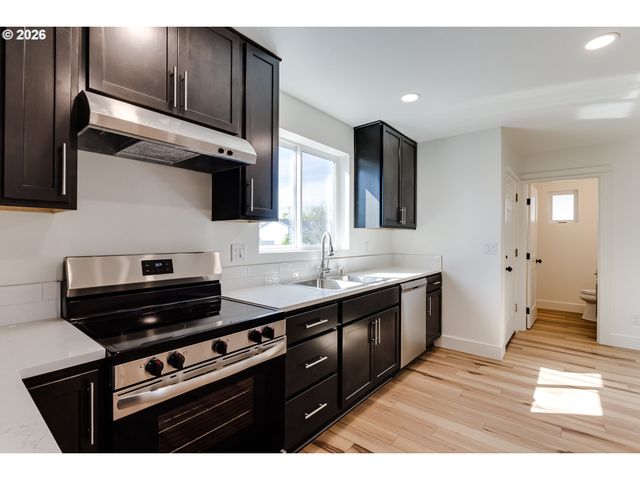 -1 S 41ST Pl, Springfield, OR 97478