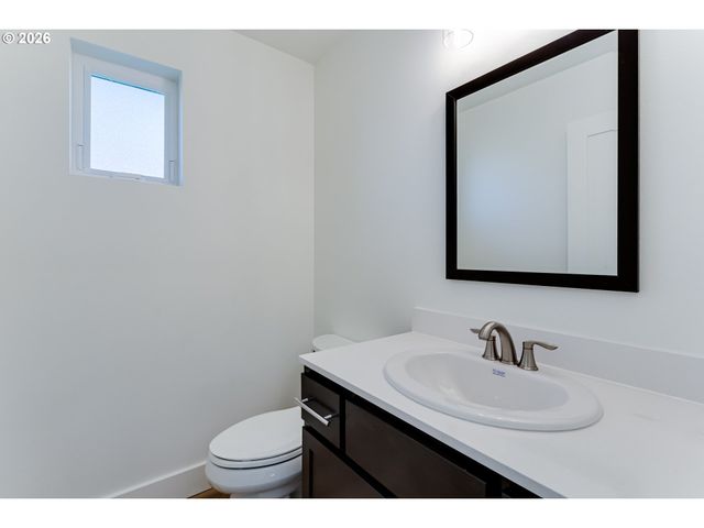 -1 S 41ST Pl, Springfield, OR 97478