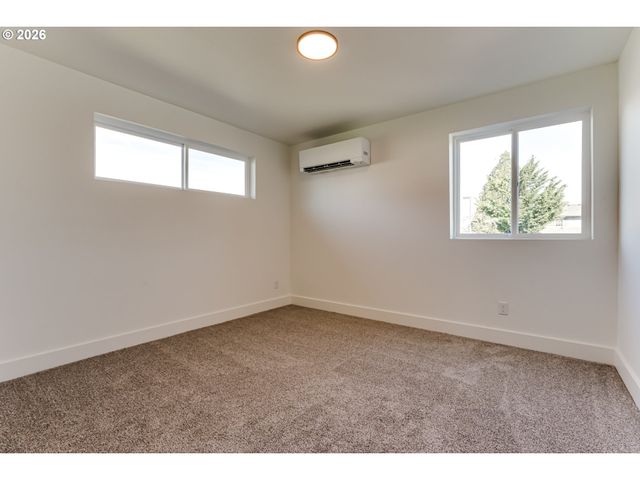 -1 S 41ST Pl, Springfield, OR 97478