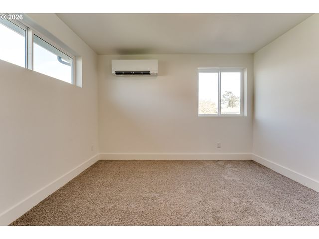 -1 S 41ST Pl, Springfield, OR 97478
