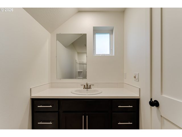 -1 S 41ST Pl, Springfield, OR 97478