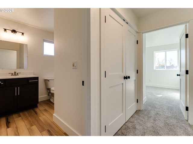 -1 S 41ST Pl, Springfield, OR 97478