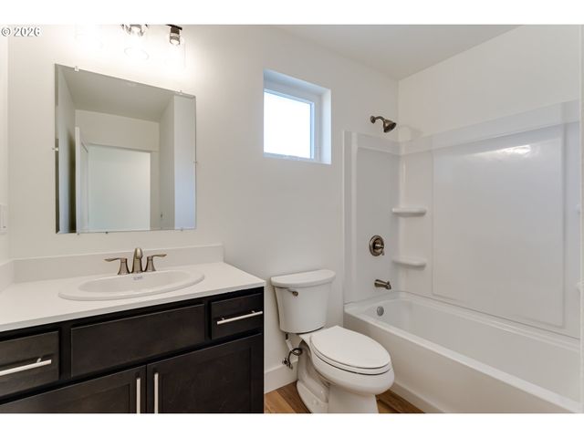 -1 S 41ST Pl, Springfield, OR 97478
