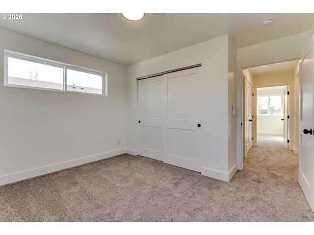 -1 S 41ST Pl, Springfield, OR 97478
