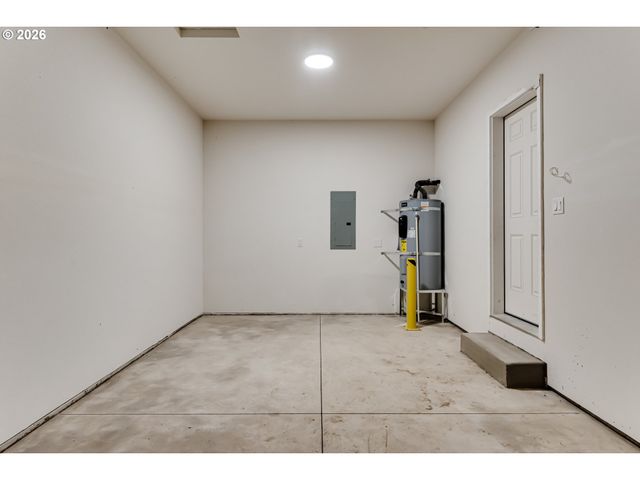 -1 S 41ST Pl, Springfield, OR 97478