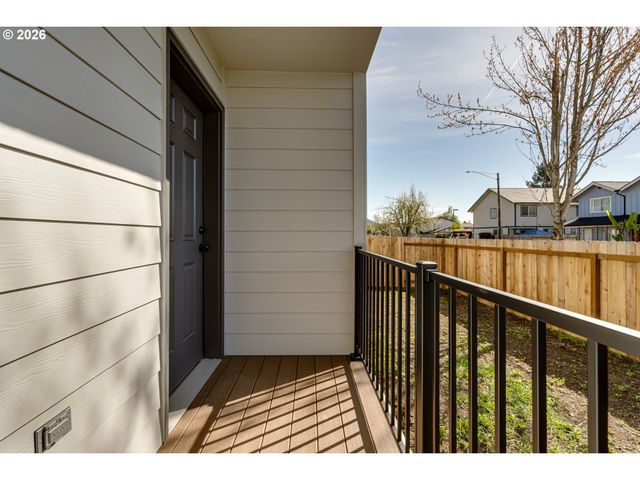 -1 S 41ST Pl, Springfield, OR 97478