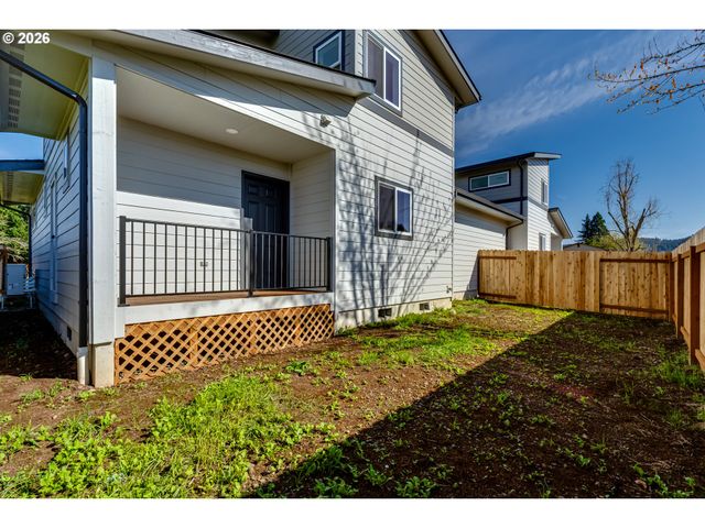 -1 S 41ST Pl, Springfield, OR 97478
