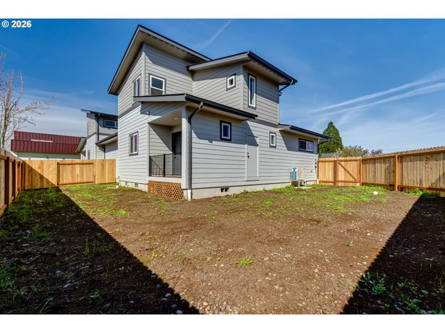 -1 S 41ST Pl, Springfield, OR 97478