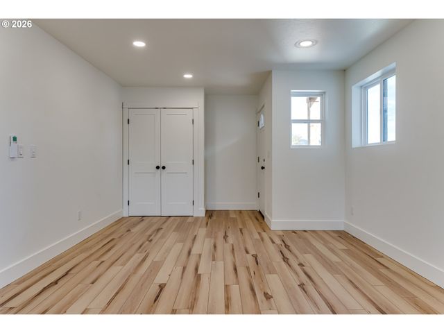 -1 S 41ST Pl, Springfield, OR 97478
