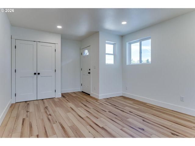 -1 S 41ST Pl, Springfield, OR 97478