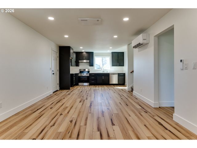 -1 S 41ST Pl, Springfield, OR 97478
