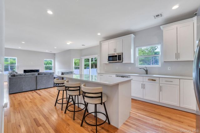 164 Chestnut Street, Mount Sinai, NY 11766