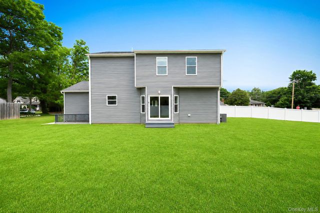 164 Chestnut Street, Mount Sinai, NY 11766