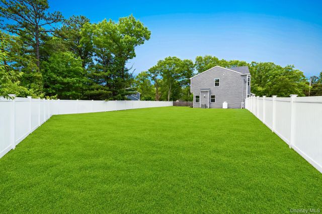 164 Chestnut Street, Mount Sinai, NY 11766