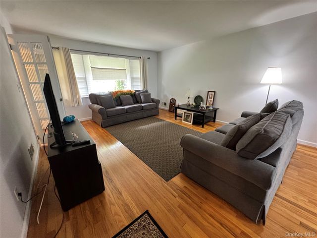 15 Orchard Parkway, White Plains, NY 10606