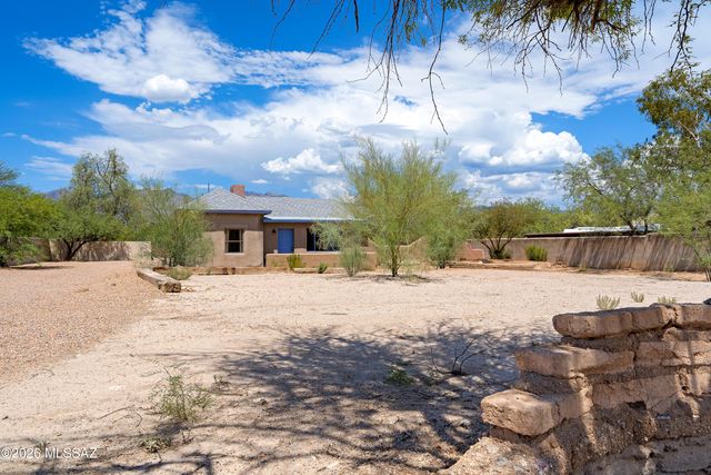 5301 E Fort Lowell Road, Tucson, AZ 85712