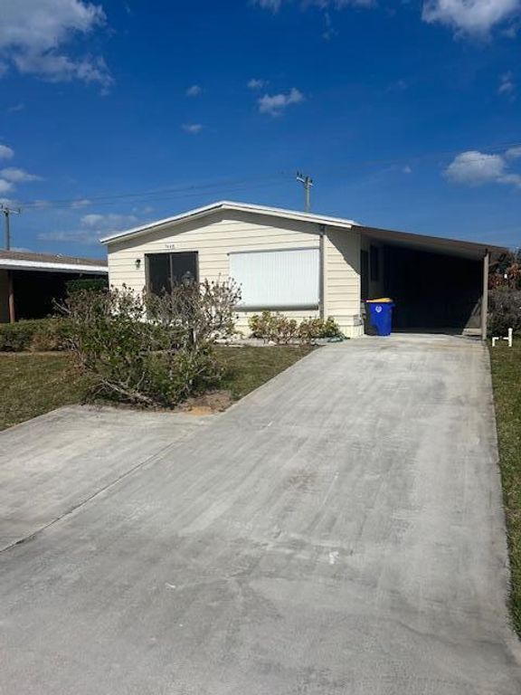 7445 SE Independence Avenue, Hobe Sound, FL 33455