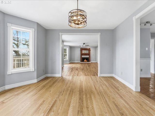 511 S CENTER St, Oregon City, OR 97045