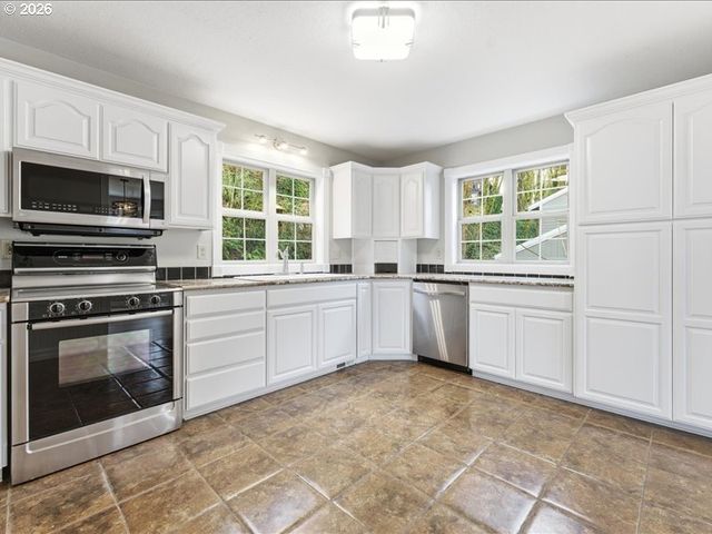 511 S CENTER St, Oregon City, OR 97045