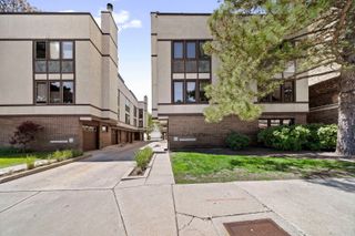 425 S Oak Park Avenue C, Oak Park, IL 60302