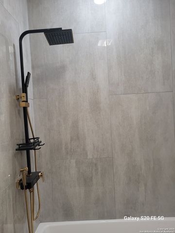 374 County Road 124, Floresville, TX 78114