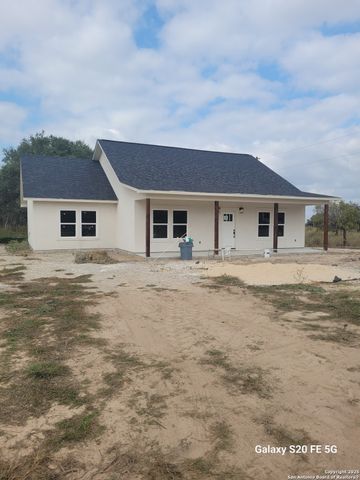374 County Road 124, Floresville, TX 78114