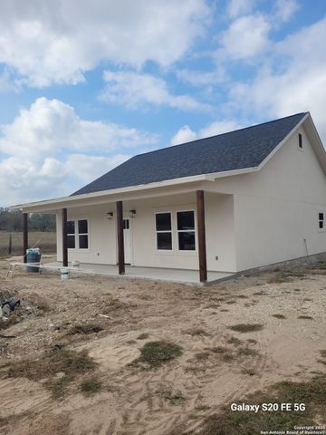 374 County Road 124, Floresville, TX 78114