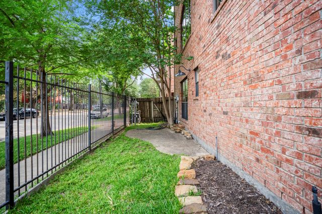 2719 La Branch Street, Houston, TX 77004