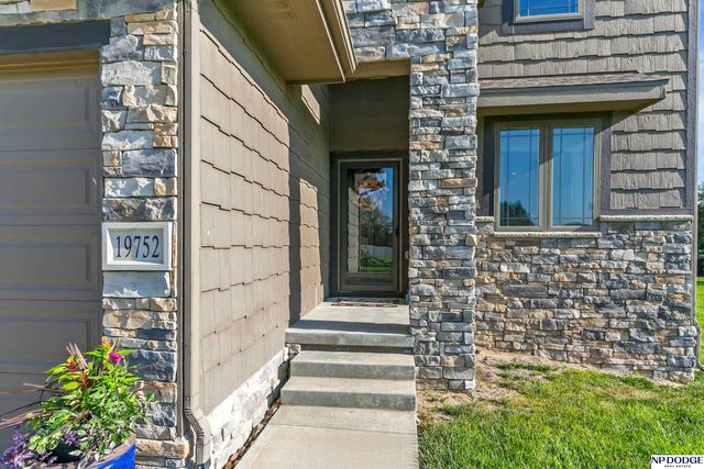 19752 N Street, Omaha, NE 68135