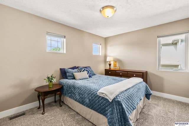 19752 N Street, Omaha, NE 68135
