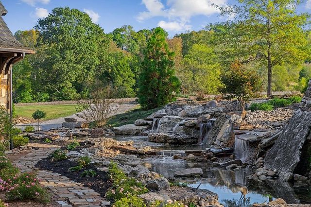 1050 Pine Creek Falls Rd, Smithville, TN 37166