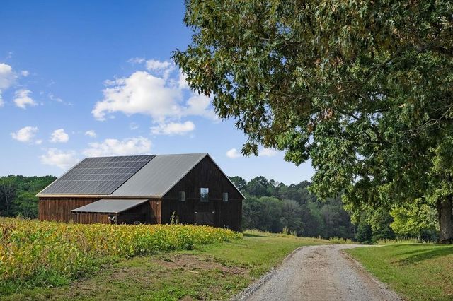 1050 Pine Creek Falls Rd, Smithville, TN 37166