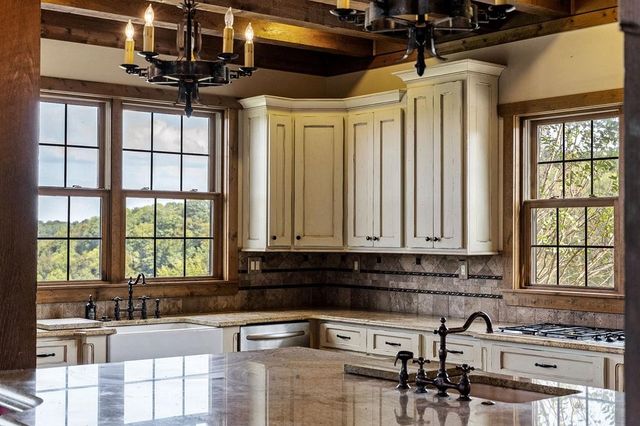 1050 Pine Creek Falls Rd, Smithville, TN 37166