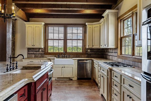 1050 Pine Creek Falls Rd, Smithville, TN 37166