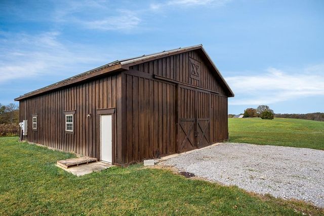 1050 Pine Creek Falls Rd, Smithville, TN 37166