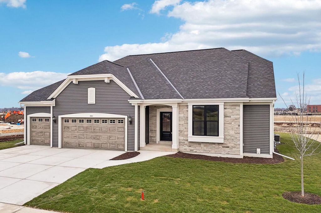 1691 Hammock LANE, Oconomowoc, WI 53066