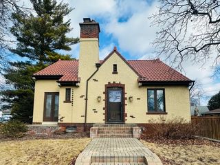 127 W Ogden Avenue, Naperville, IL 60563