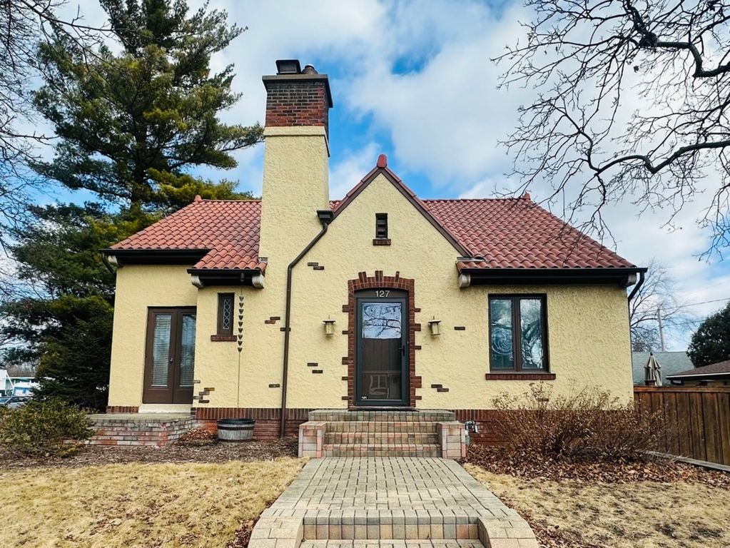 127 W Ogden Avenue, Naperville, IL 60563