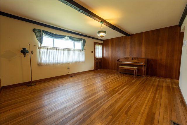 103 Taylor Ave, Chippewa Twp, PA 15010
