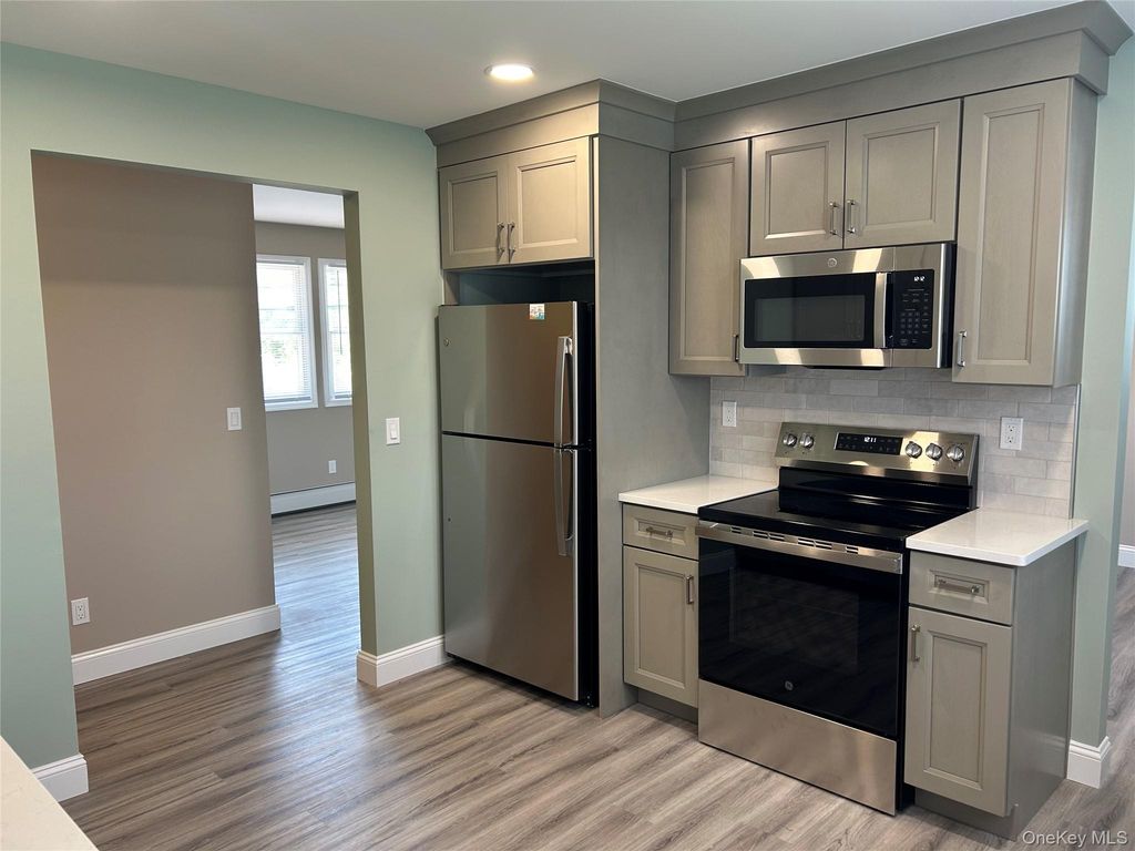 85 Ralph Avenue, Babylon, NY 11702